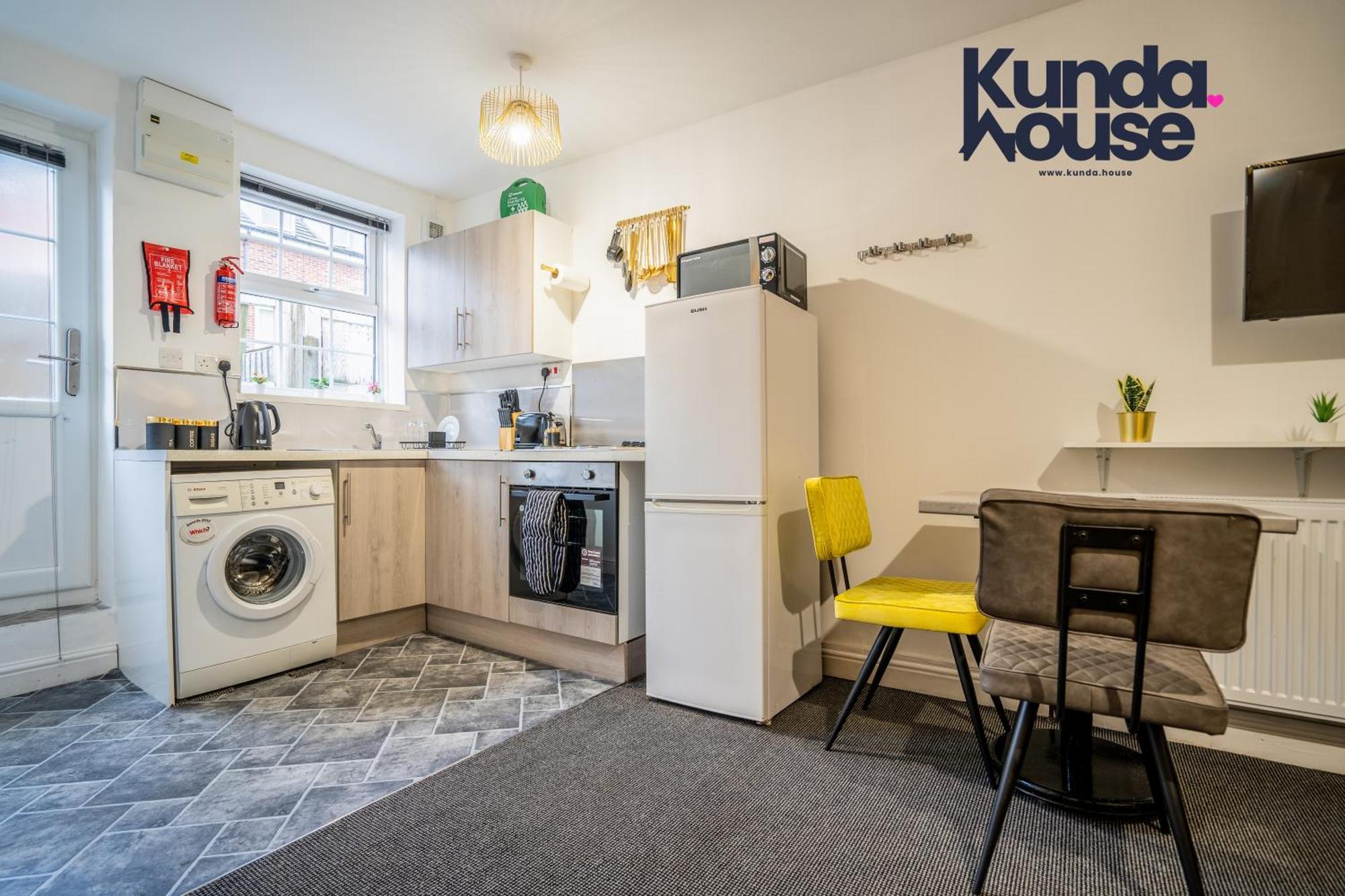 Kunda House In Tyseley Apartment เบอร์มิงแฮม ภายนอก รูปภาพ